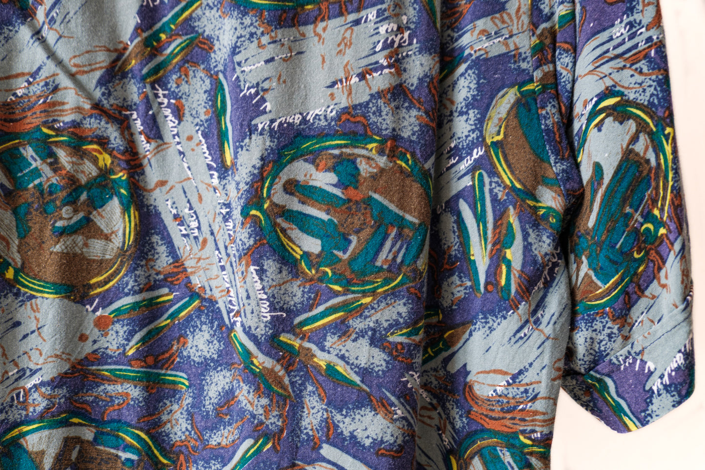 vintage-hemd-in-blauw-groen-geel-detail