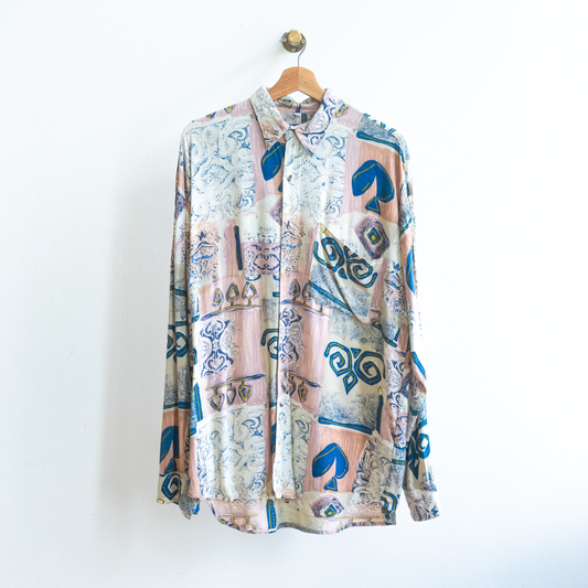 roze abstract vintage hemd uit de jaren 90 in patroon van roze beige blauw en tinten geel met knopen en lange mouwen