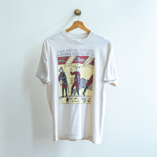 White secondhand T-shirt with graphic design fresh vintage