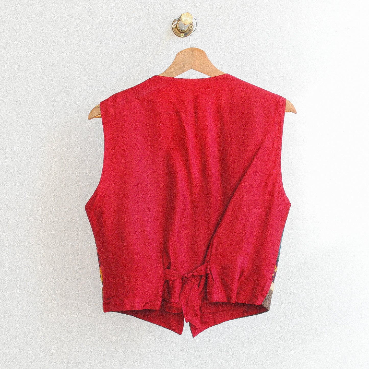 funky vintage gilet met abstract tijgerpatroon met rode achterkant