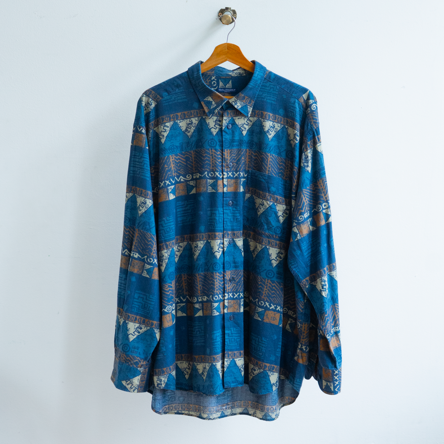 dark blue secondhand patterned shirt beige brown