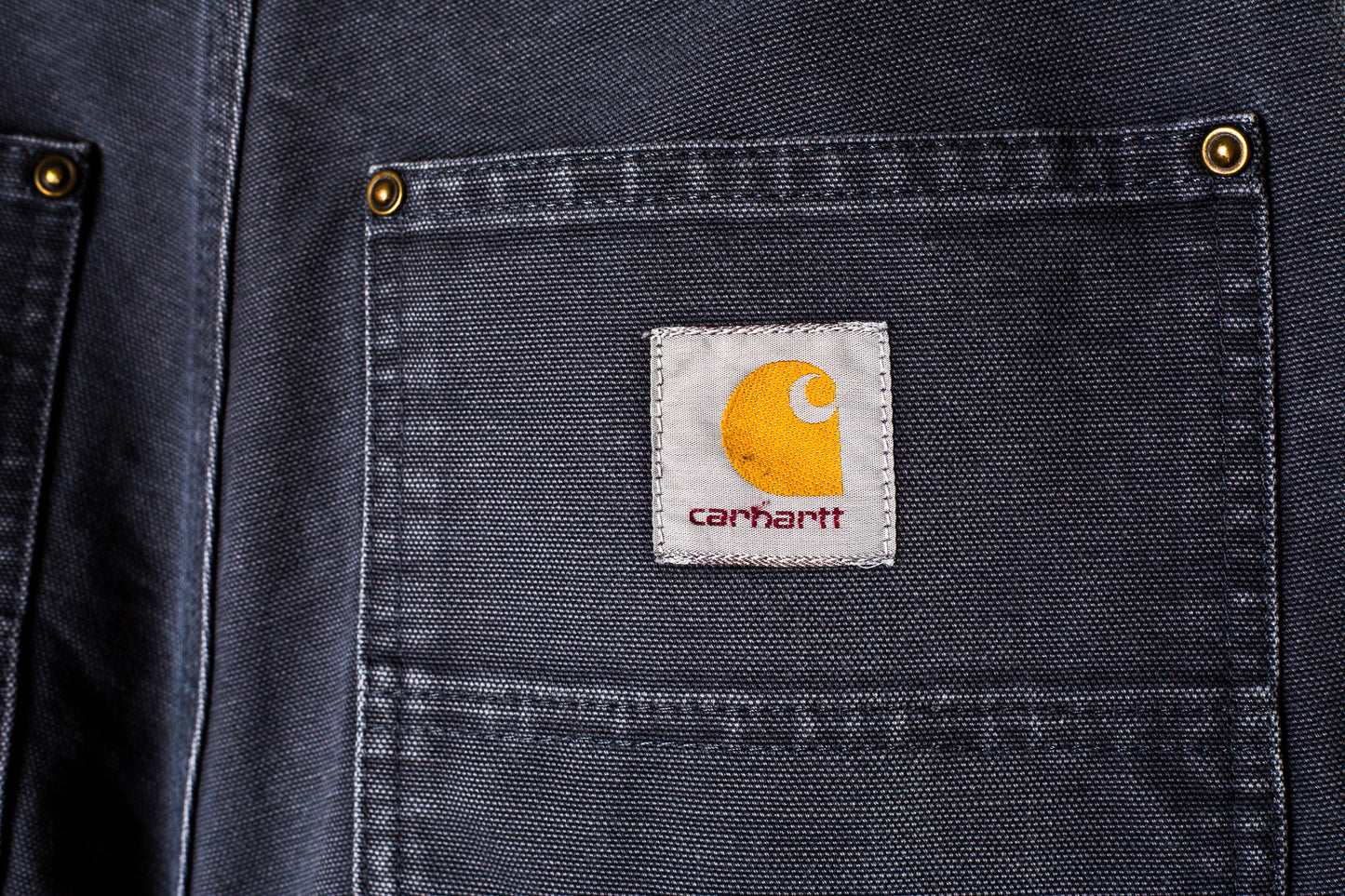 achterzak-blauw-grijze-carhartt-broek