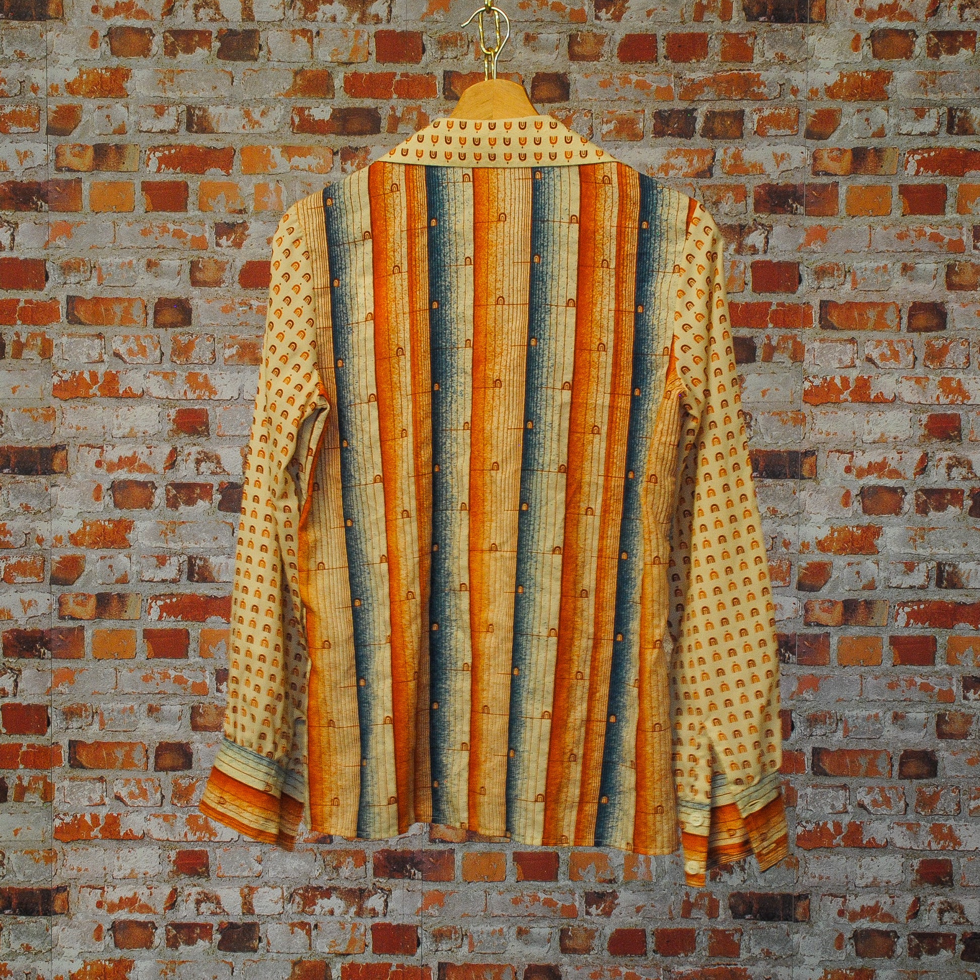 fresh-vintage-seventies-vintage-hemd-met-regenboog-patroon-achterkant