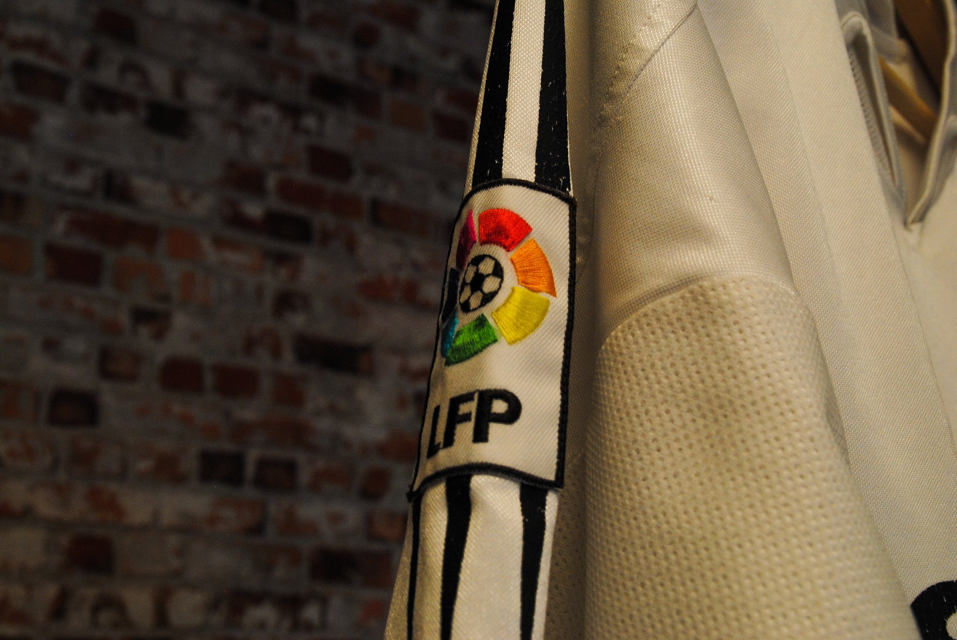 fresh-vintage-soccer-shirt-zoom-lfp-logo-on-shoulder