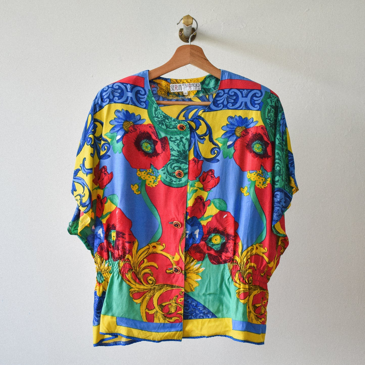 vintage-blouse-met-knopen-in-verschillende-kleuren