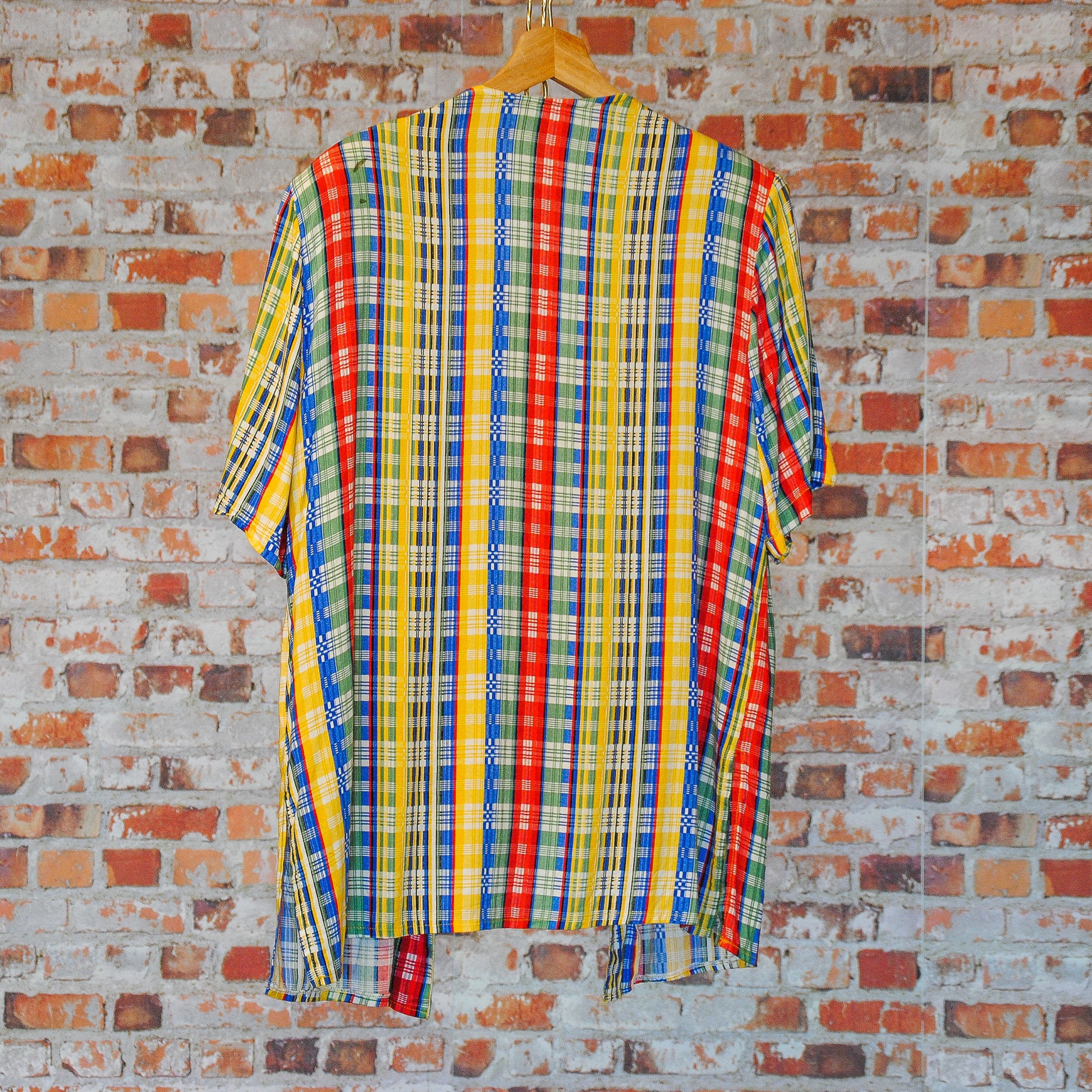 kleurig-vintage-hemd-in-geel-en-clownkleuren-achterkant