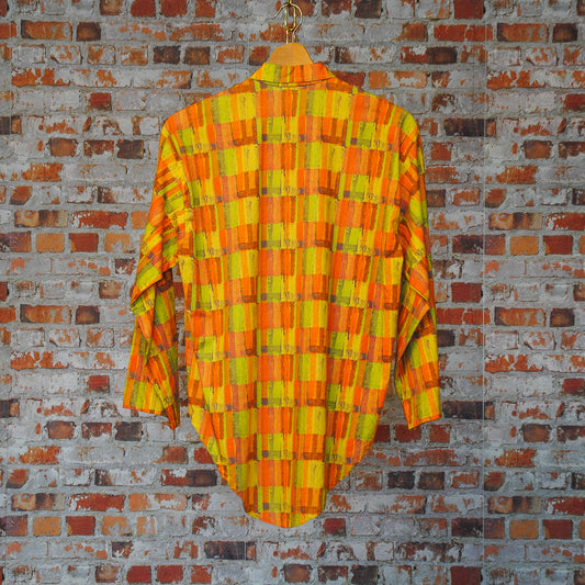 vintage-hemd-in-geblokt-geel-en-oranje-patroon-achterkant
