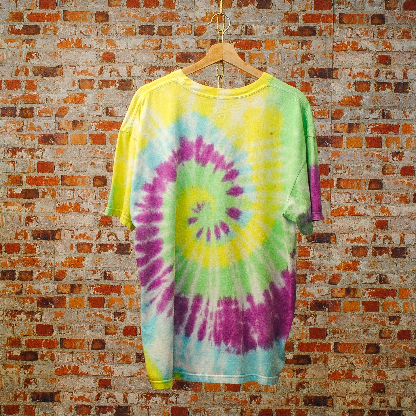 oversized-80s-tie-dye-tshirt-achterkant