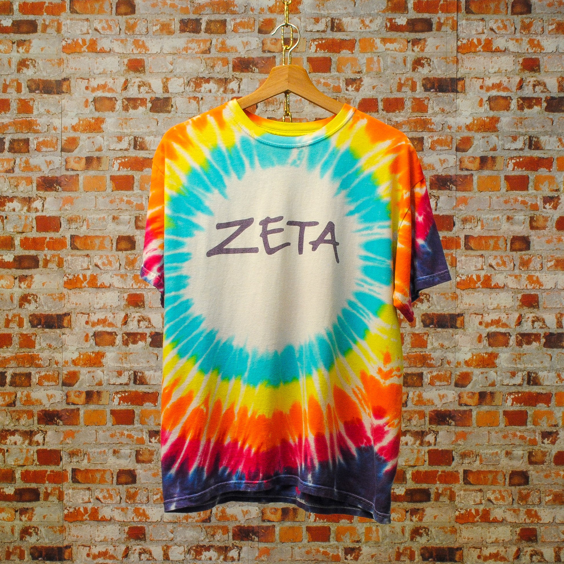 multikleurig-tie-dye-tshirt-met-tekst-zeta