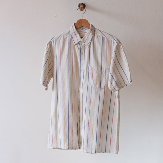 retro-vintage-hemd-met-blauwe-en-rode-strepen