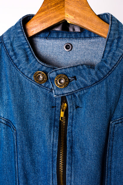 jeansjas-met-ritssluitinen-knoopje-ter-hoogte-van-de-nek