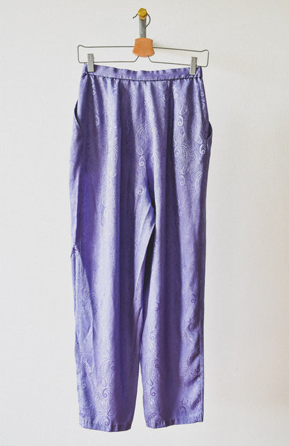 lila-geklede-broek-met-patroon